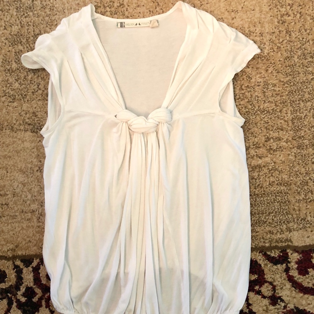 Great white sleeveless top with great neckline